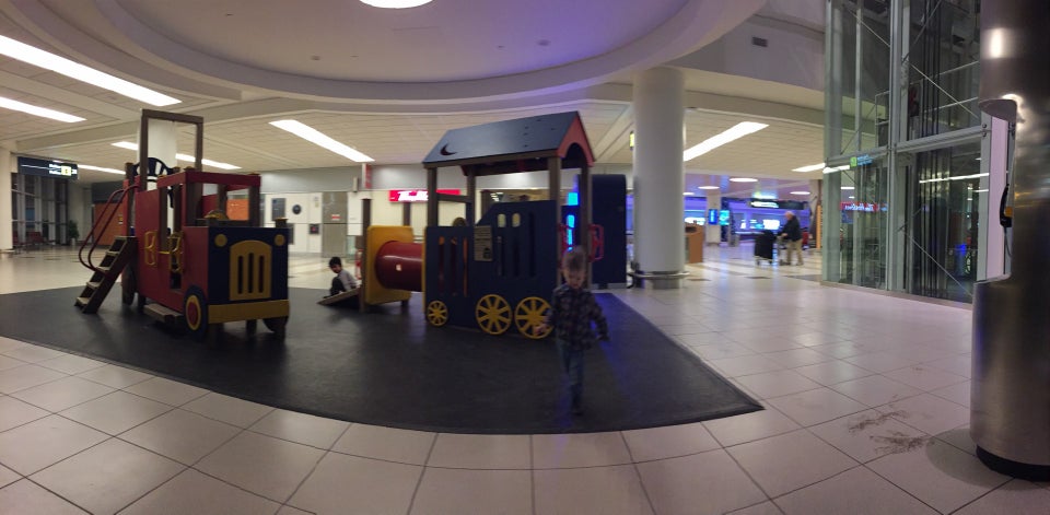 Photo of Winnipeg International Airport (YWG)