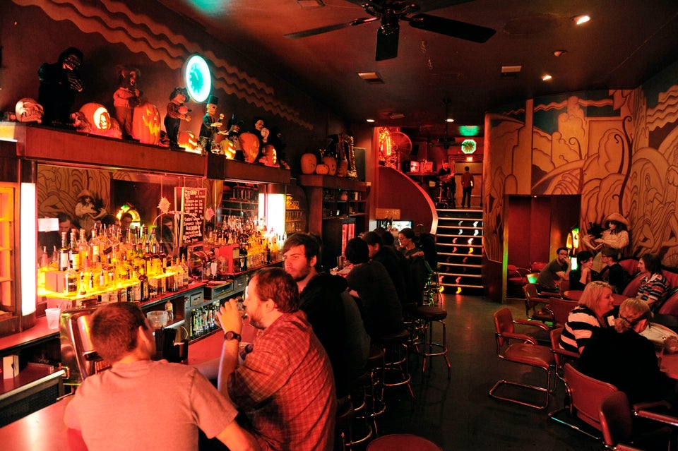 la cueva gay bar chicago