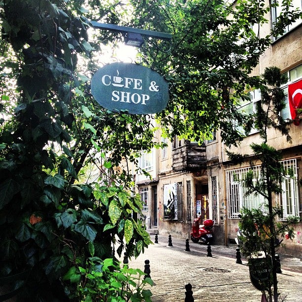 Cafe & Shop