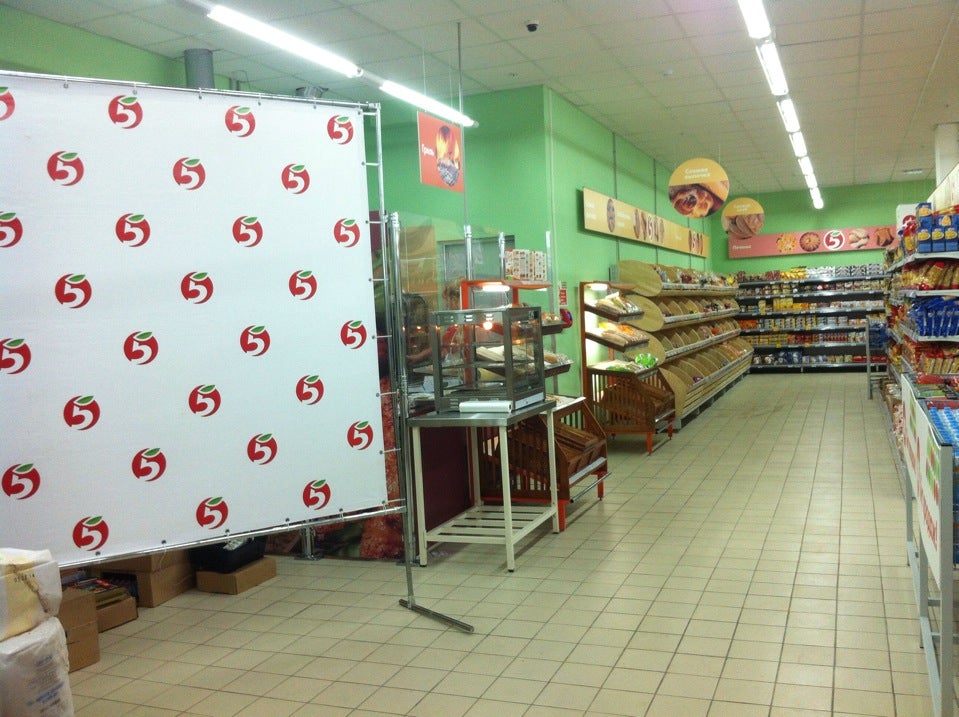 Магазин пятерочка изнутри. Пятерочка новопетровское. Пятерочка новопетровское. Ул новопетровская 3. Фото петерочкимагазина.