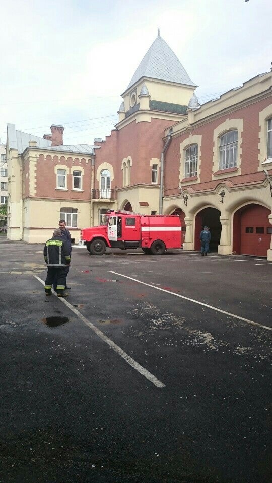 Пожарная 18. Пожарная часть 18 Василеостровского района. Пожарная часть на Васильевском острове. 18 ПСЧ СПБ Васильевский остров. Пожарная часть на Малом проспекте в.о.