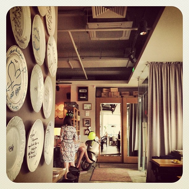 Пробка ресторан на цветном