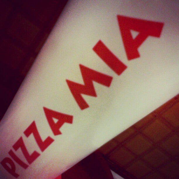 Пицца миа арамиль. Pizza Mia Лысьва. Пицца Миа вывеска. Pizza Mia фотосессия.